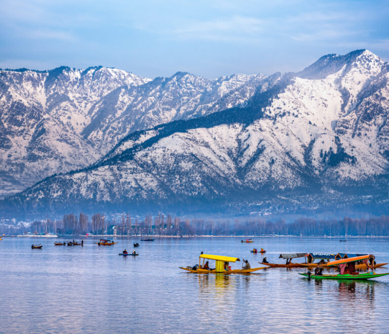 dal-lake-in-winter